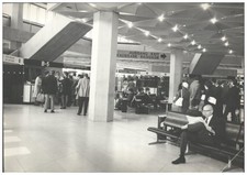 C7327/ Flughafen K&ouml;ln-Bonn Abfertigungshalle Pressefoto 70/80er Jahre 21x 15 cm