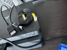 PlayStation 4 Slim Inkl 2 Controller, 2 Spiele, Kabel