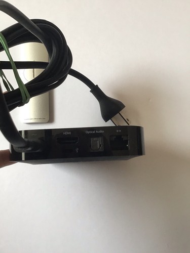 Apple TV 3rd Gen A1469 HD Media Streamer Streaming Box, Power Cord & Remote - Picture 4 of 6