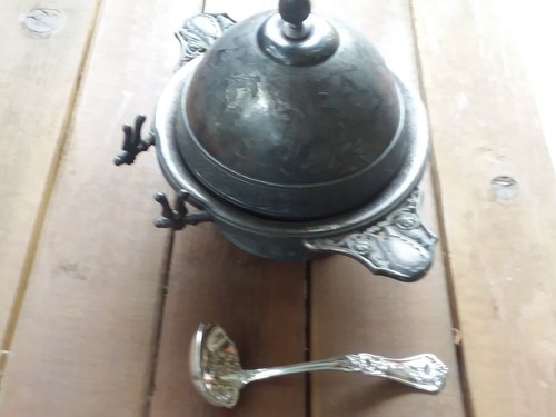 AWESOME LATE 1800's ANTIQUE GRAVY BOAT WITH SERVING LADEL