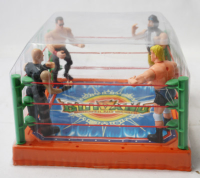 VERY RARE VINTAGE 90'S WRESTING RING + 4 WRESTLER FIGURES WWF WWE