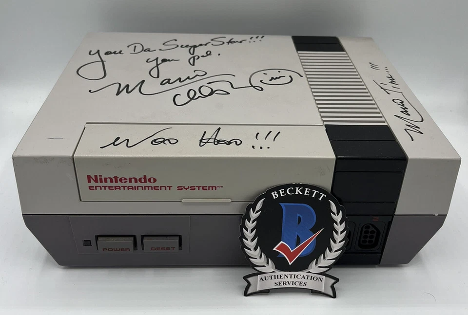 CONSOLA DE JUEGOS FIRMADA POR CHARLES MARTINET NINTENDO NES VOZ DE MARIO BECKETT BAS CERTIFICADO DE AUTENTICIDAD Foto 3 de 4