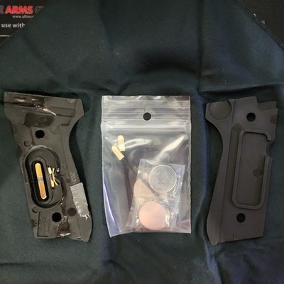 Crimson Trace Red Laser Grips for Beretta 92FS, 96,M9 LG-202