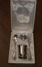 ANCIEN COFFRET DE NAISSANCE BAPTEME METAL ARGENTE ORFEVRE ERCUIS