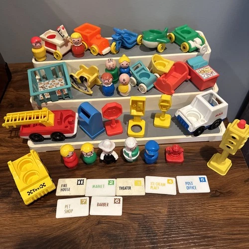 VTG Fisher Price 11 Little People And Accessories From Different Sets 2 Complete
