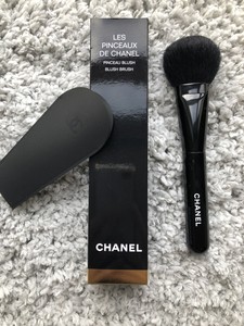 chanel blush brush