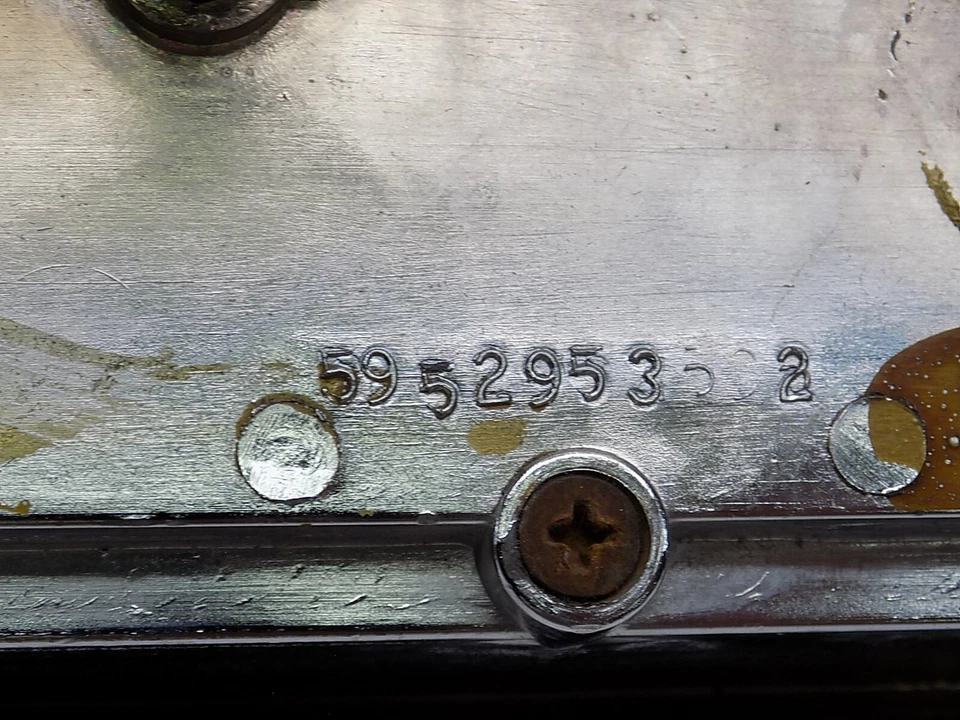 Moldura para lanterna traseira Buick Electra 1962 - Imagem 2 de 4