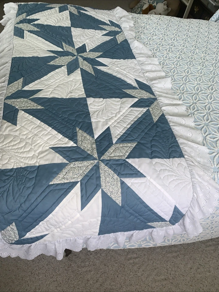 Edredón Cama Corredor Hecho a Mano Azul Blanco Estrellas Ojales Encaje Ribete De Colección 31x78 Foto 2 de 4