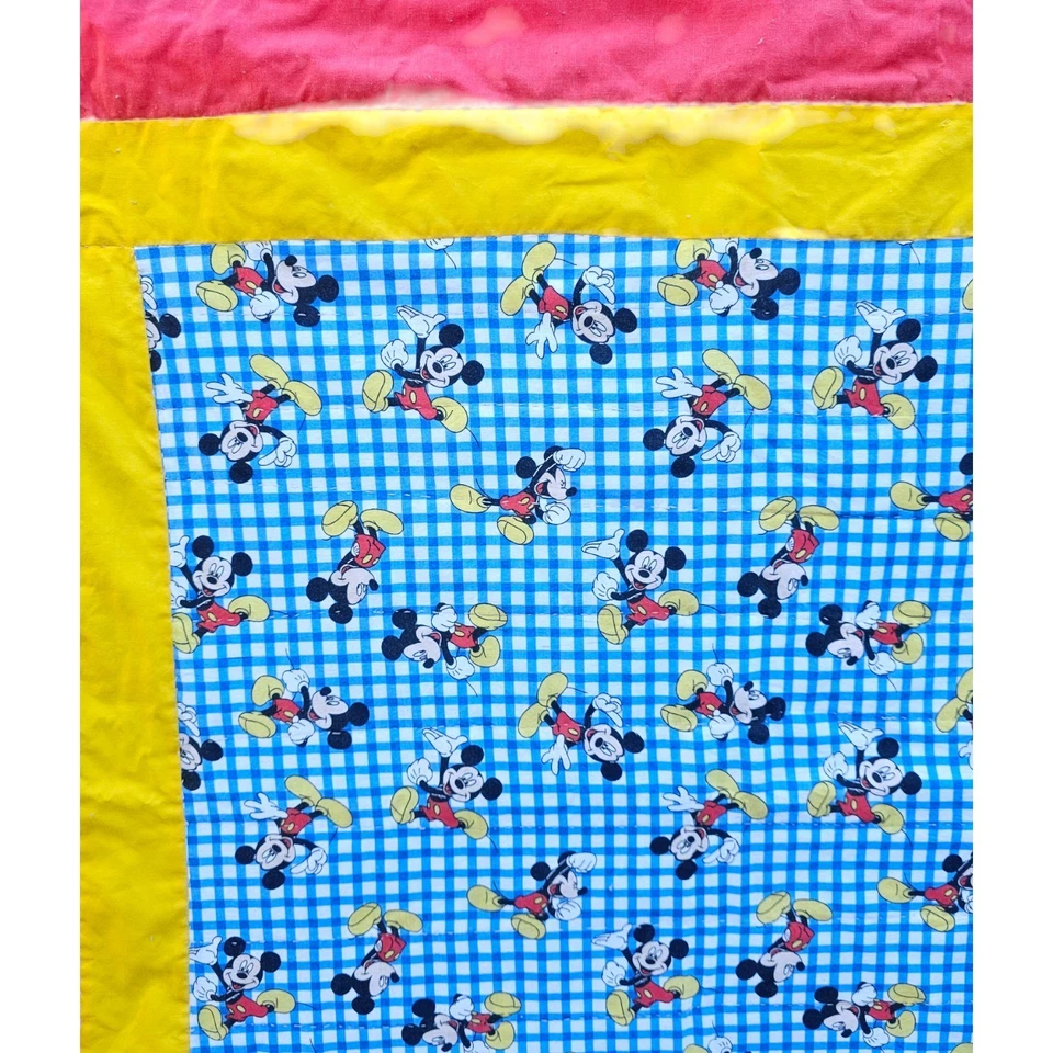 Edredón bebé Mickey Mouse 45" x 47" acolchado a mano rojo azul amarillo vintage Foto 2 de 4