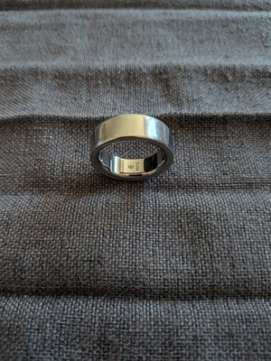 Oura Ring 4 Größe 9 Silber Inkl. Ladestation