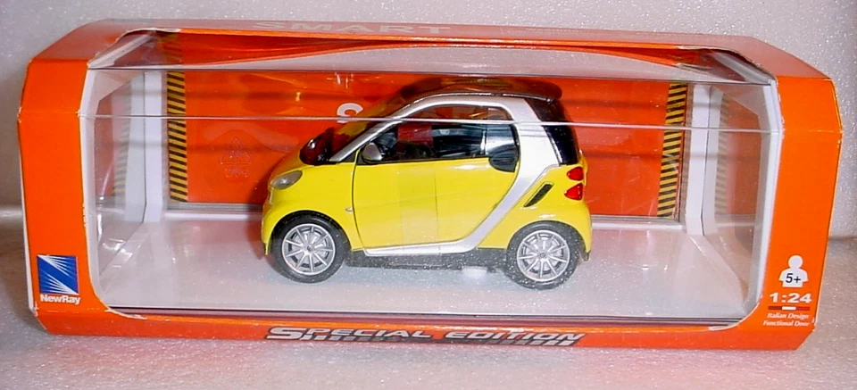 NewRay 1:24 Special Edition SMART Car 71036 Yellow/Silver Italian Design 2011 - Image 4 of 4