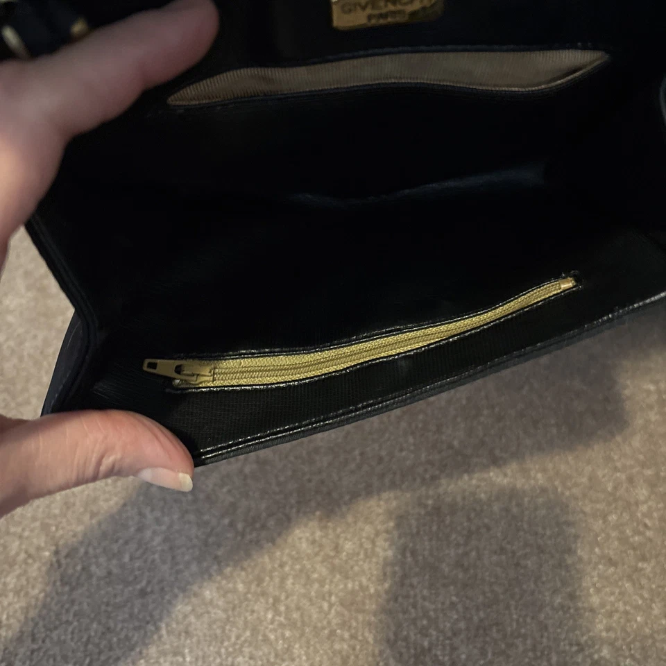 Bolso de hombro Givenchy Paris Vintage negro satinado bordado. "6""X 8""" Foto 4 de 4