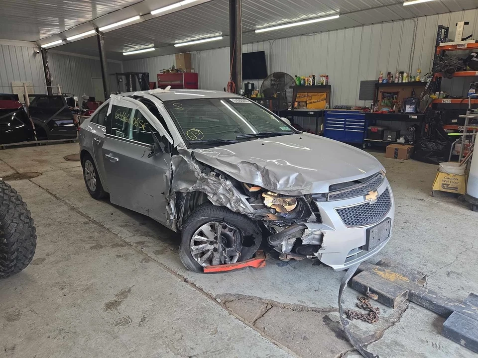 Used Front Left Fender fits: 2011 Chevrolet Cruze w/o ground effects Front Left Foto 3 de 4