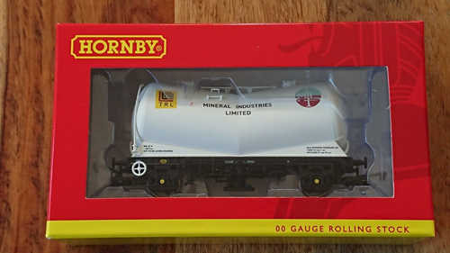 Hornby R6771 V Tanker Wagon "MINERAL INDUSTRIES Ltd" NEW