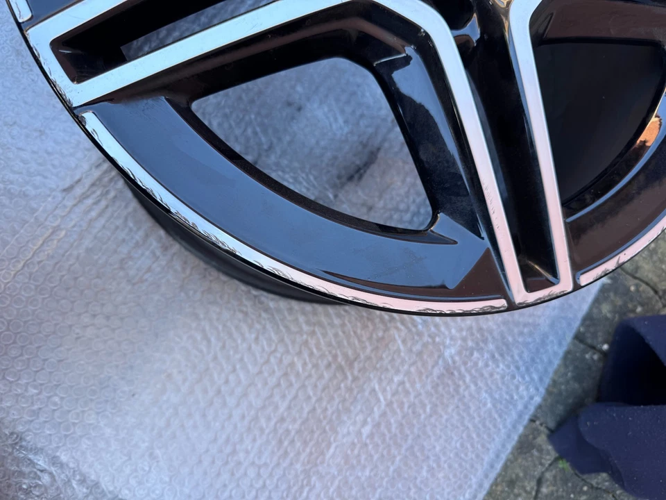 Mercedes-Benz AMG Felge für CLA118 A1184010200 - Bild 4 von 4