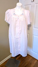 NOS CAROLE SS Button Down PINK Robe w/Embroidered Yolk and Lace Trim NWT Size M