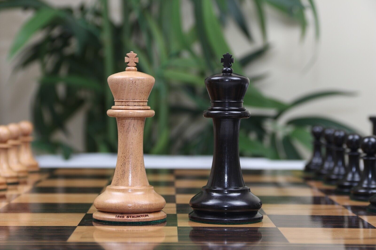 1849 Early Version Reproduced 4.4 Chess Set in Natural Boxwood/Ebony