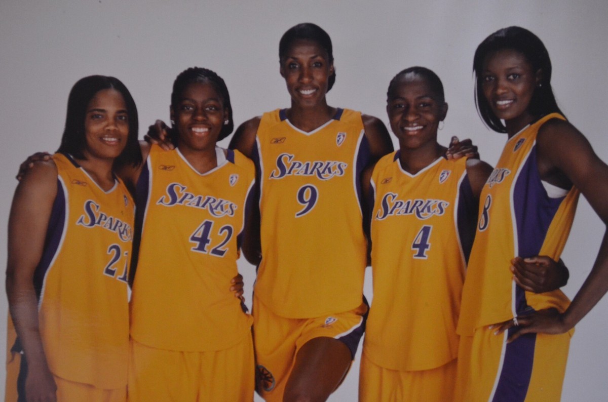 WNBA Los Angeles Sparks サイン入り写真 Los Angeles Sparks waive former All-Star as WNBA roster cuts