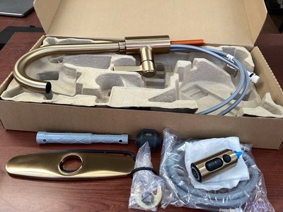 NEW Moen 7882BZG Genta LX PullDown Kitchen Faucet Bronze Gold B117