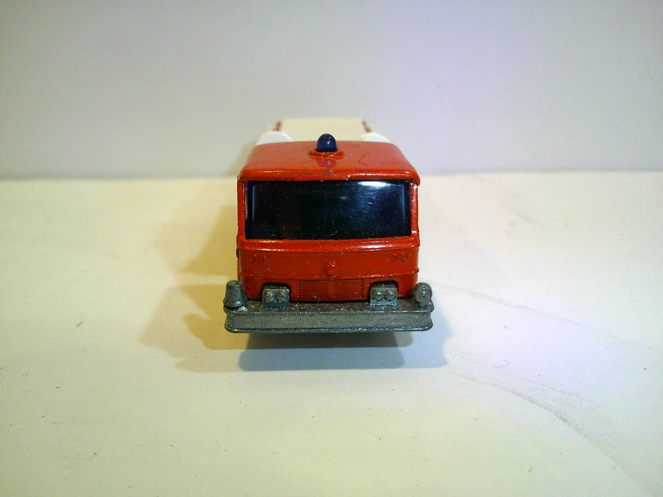 Matchbox 29 Fire Pumper Truck - nMint Lesney Transitional Superfast - Image 3 of 4