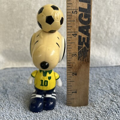【新品•未使用】2002 Snoopy Soccer 限定版 スヌーピー Vintage 2002 McDonalds Snoopy Japan Peanuts 2 Figures Sporty