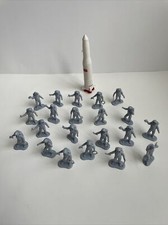 Lot of 20 plastic spaceman astronaut toy figures  shuttle 2 inch