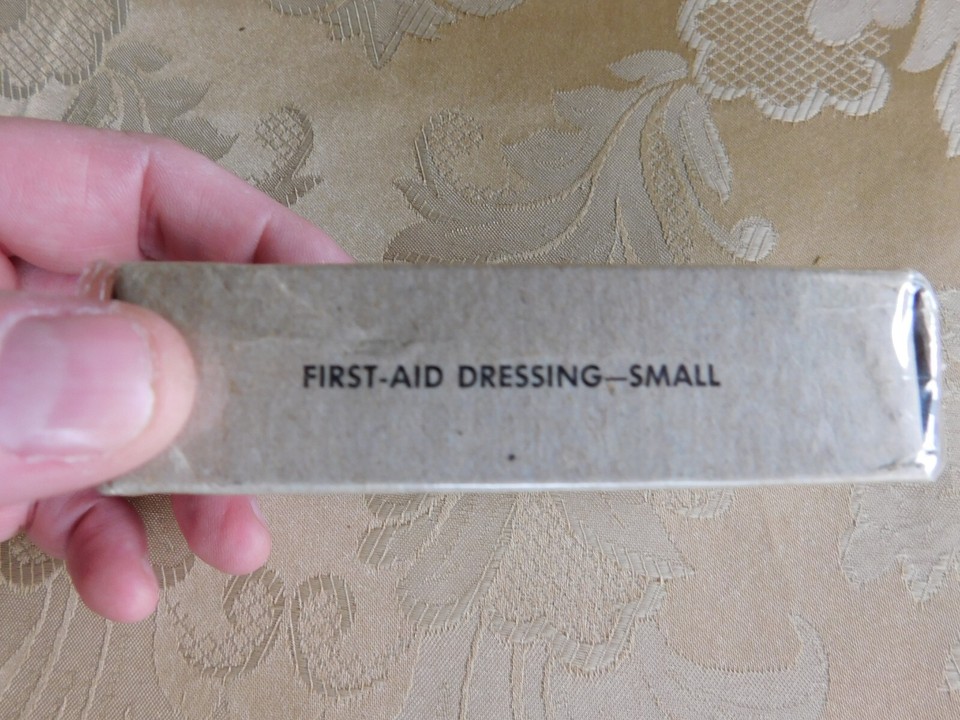 Vintage 1942 WW2 US Army Carlisle Model SMALL First Aid Dressing W