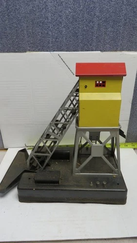 Lionel 97 POSTWAR  O Operating Coal Elevator Loader  636508