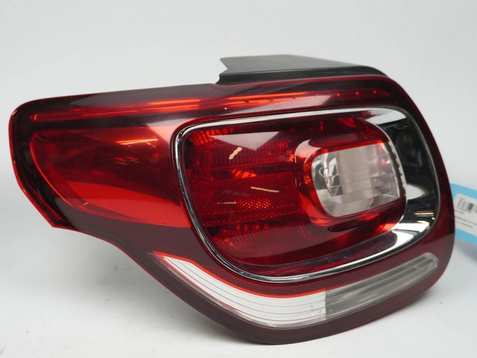 Feu arrière gauche occasion CITROEN DS3 Phase 1 - 1.6 THP 150ch - - Imagen 2 de 4