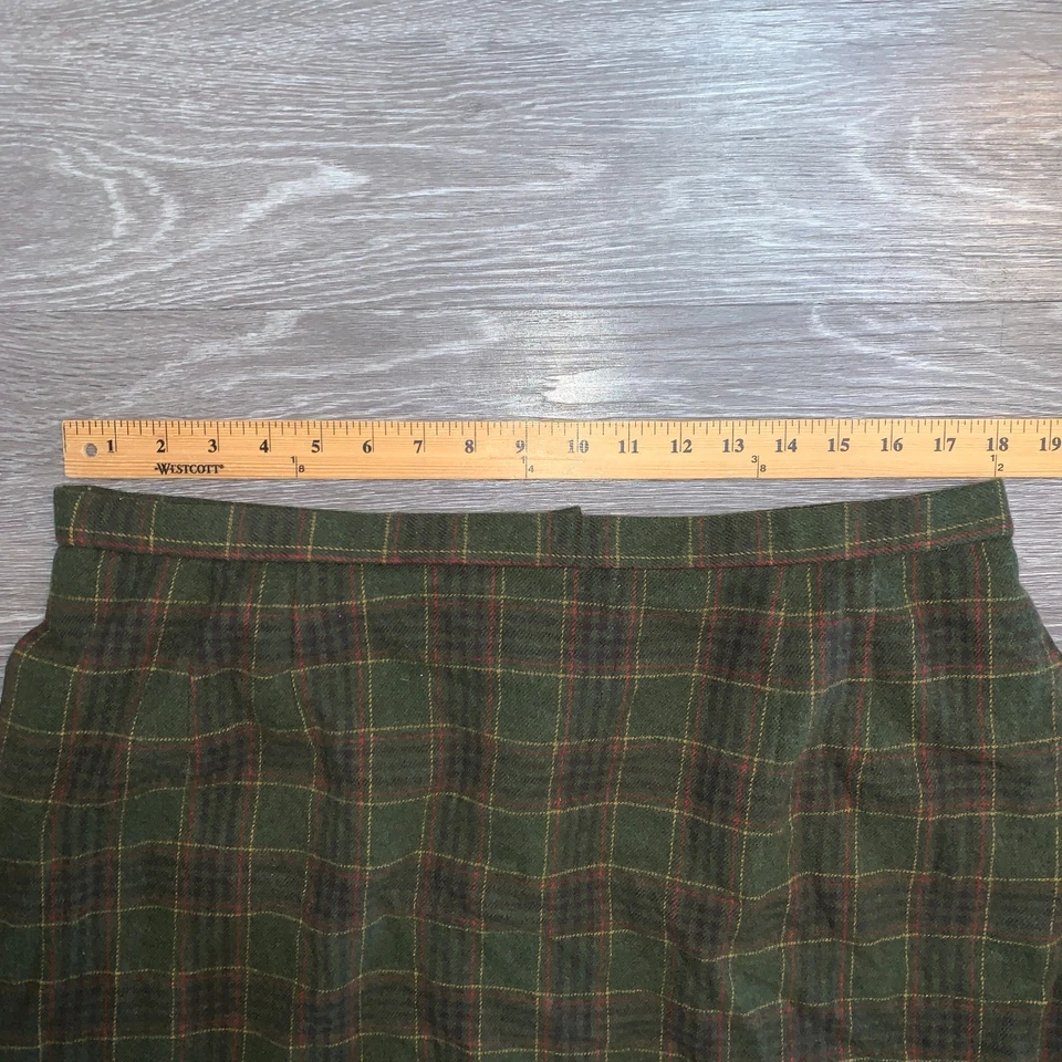 Vintage Womens Pendleton Plaid Green Wool Skirt Sz. 18 Tall - Image 4 of 4