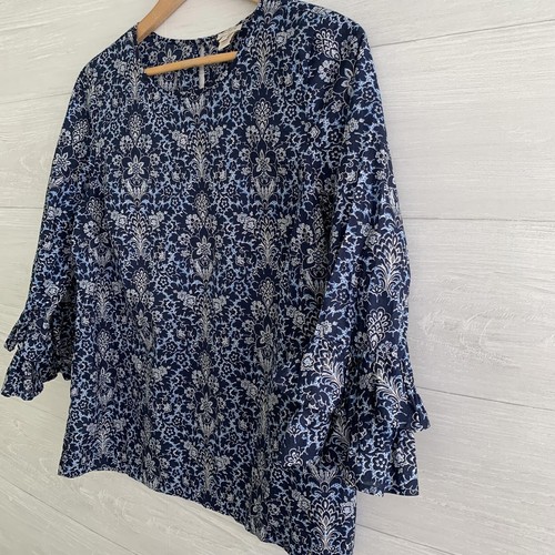 J.Crew - Navy blue floral 3/4 bell sleeve cotton top, sz 8 - Picture 3 of 6