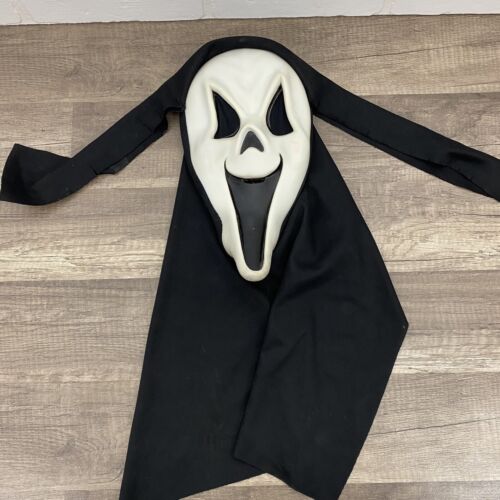 Hooded Dripping Bleeding Ghost Face® Mask from SCREAM - Cappel's