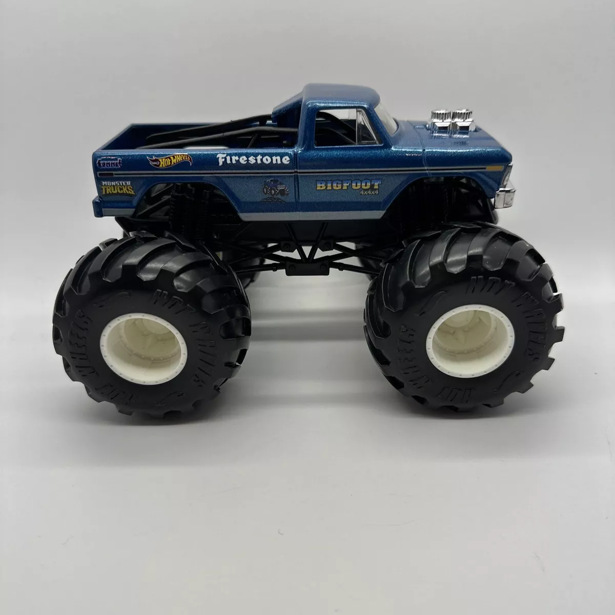 Hot Wheels Monster Trucks Oversized Bigfoot Vehicle in 1:24 Scale