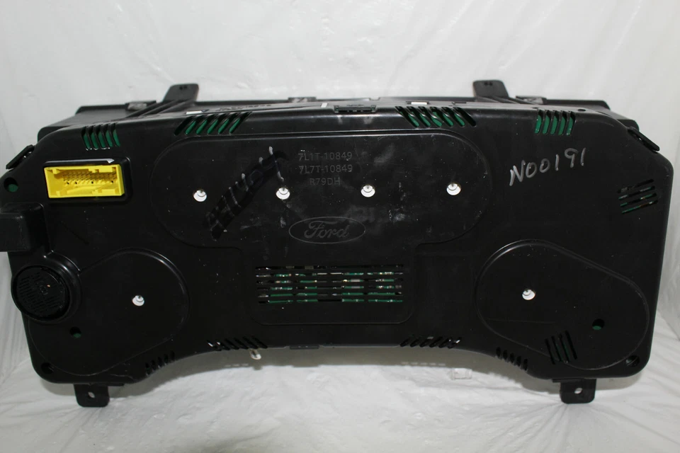 Cuadro de instrumentos velocímetro Lincoln Navigator 2012 indicadores de tablero 120.415 millas Foto 2 de 4