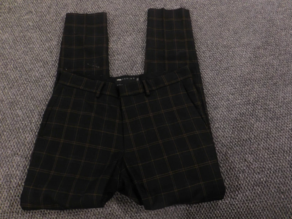 Pantalones rectos a cuadros elásticos negros 28x28 de Asos para mujer Foto 2 de 4