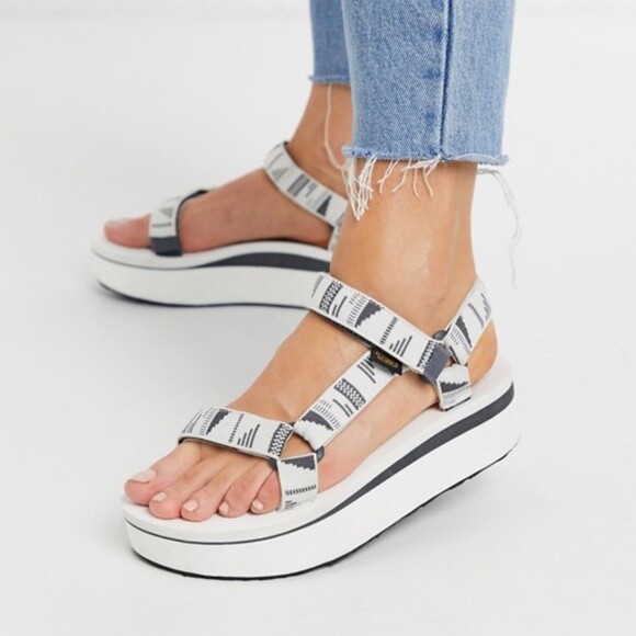teva flatform universal sandal