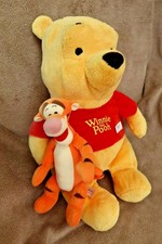 Peluche n°T197: Winnie l'ourson et son doudouTigrou - Winnie the Pooh 35cm