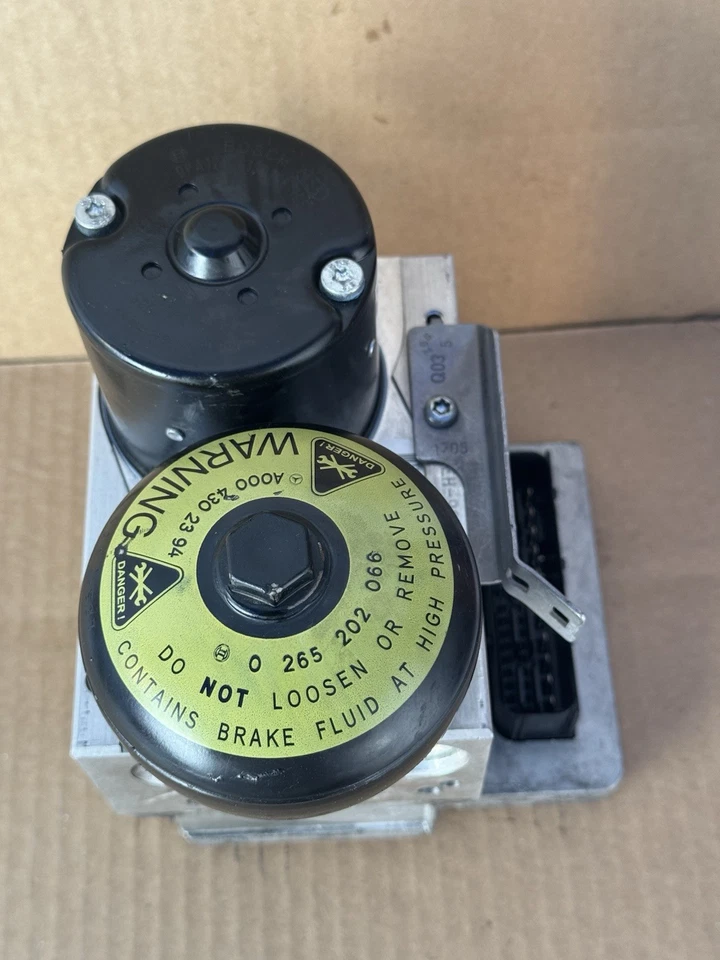 2003-2006 MERCEDES BENZ E320 E350 E500 ABS BRAKE PUMP HYDRAULIC SBC ANTI LOCK - Image 3 of 4