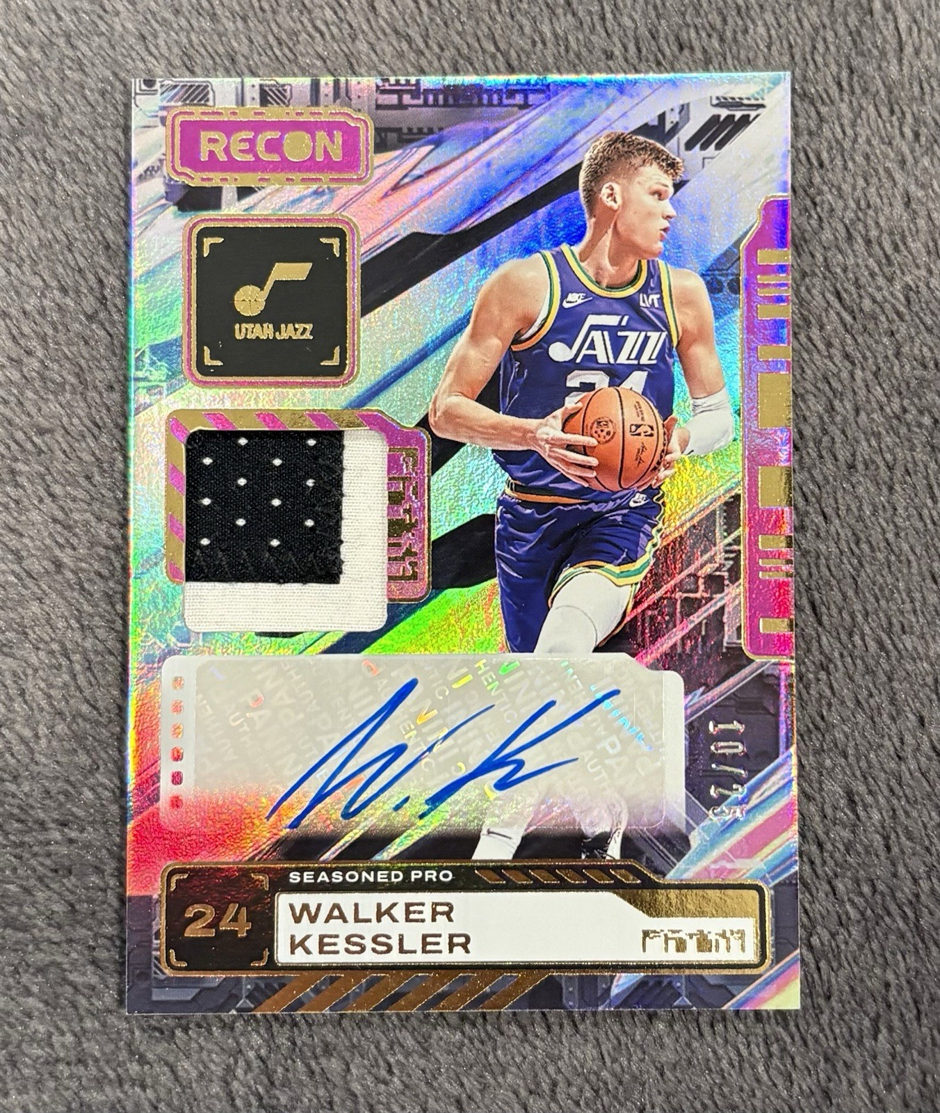 2023-24 Panini Recon Walker Kessler Seasoned Pro Jersey Patch Auto /25 #SPA-WKR