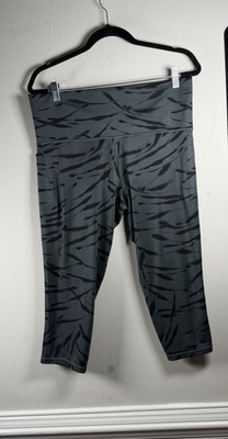 Athleta salutation stash II pocket Capri 1X Zebra Gray Black Soft Comfy Plus