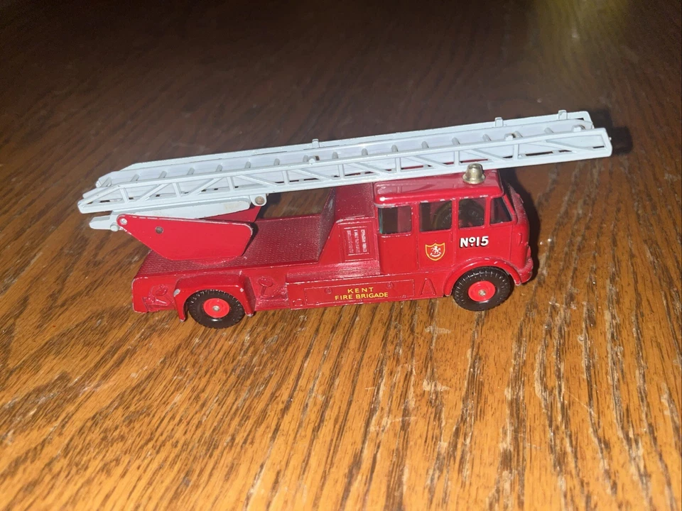 Vintage Matchbox - King Size - #K-15 MERRYWEATHER FIRE ENGINE - Image 2 of 4