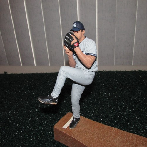 McFarlane 2004 Kevin Brown New York Yankees MLB Series 8 (open/loose) - Picture 2 of 7
