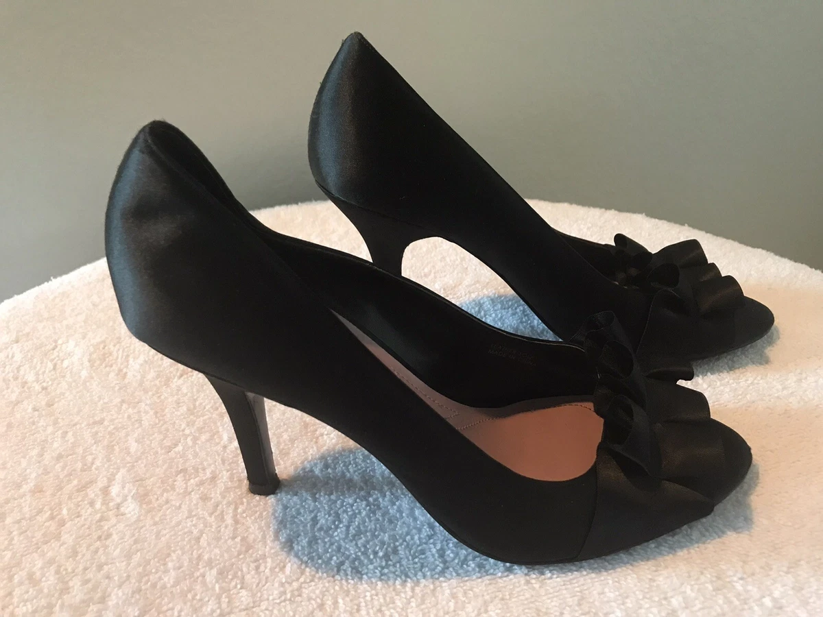 Tahari high best sale heels