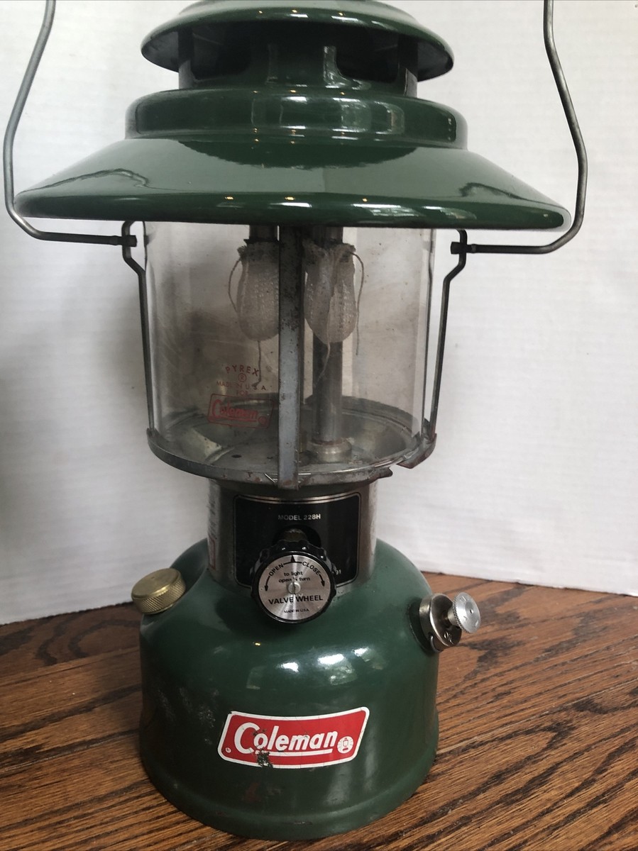 Vintage Green Coleman Double Mantel 228H Gas Lantern w