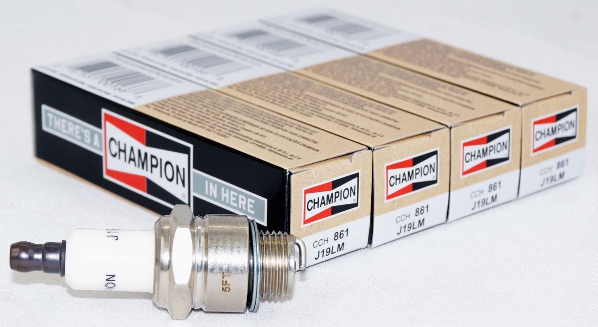 Set of 4 Champion Copper Plus 861 Spark Plugs J19LM