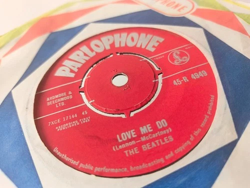 The Beatles - Love Me Do - UK  1st 1962 45-R 4949 NM! Rare No "Made in GB"