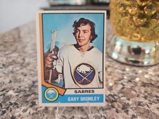 1974-75 Topps #7 Gary Bromley Buffalo Sabres...sharp Corners..AUCTION 