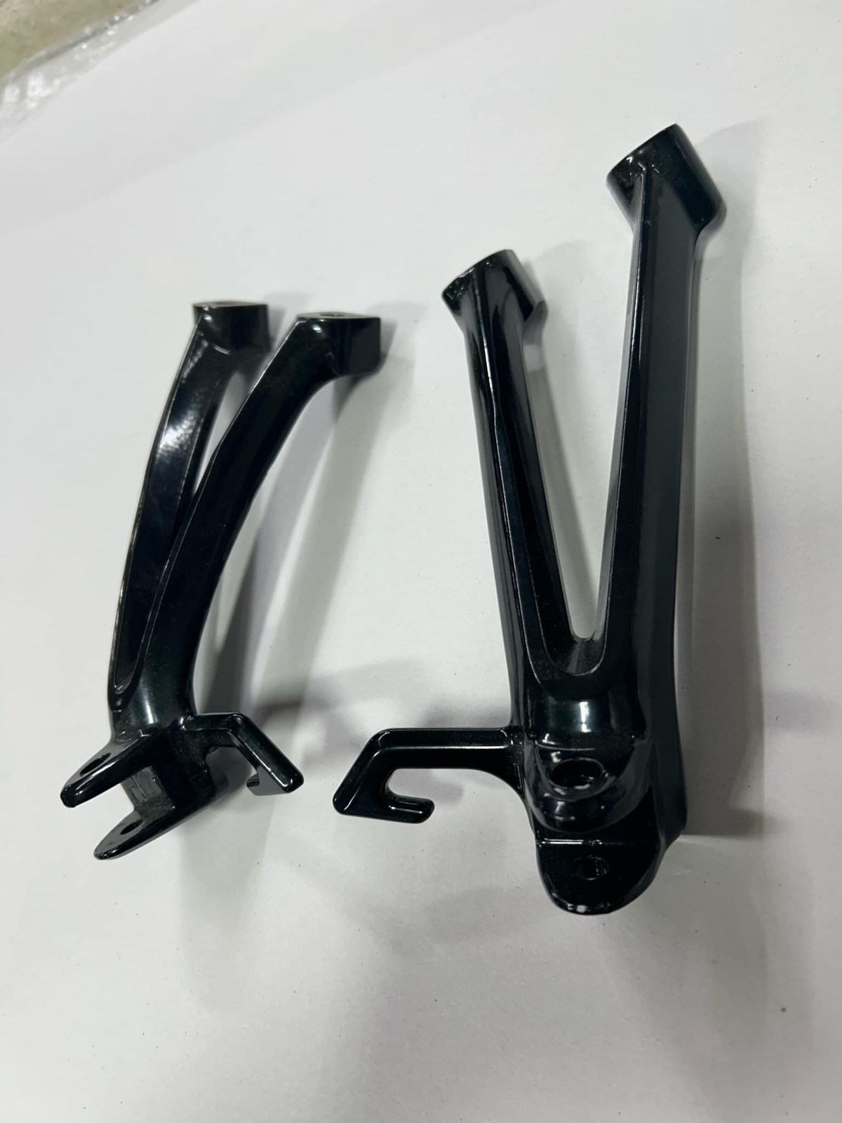 FACTORY OEM 06-07 SUZUKI GSXR600 750 LEFT & RIGHT FOOT PEG BRACKETS 43700