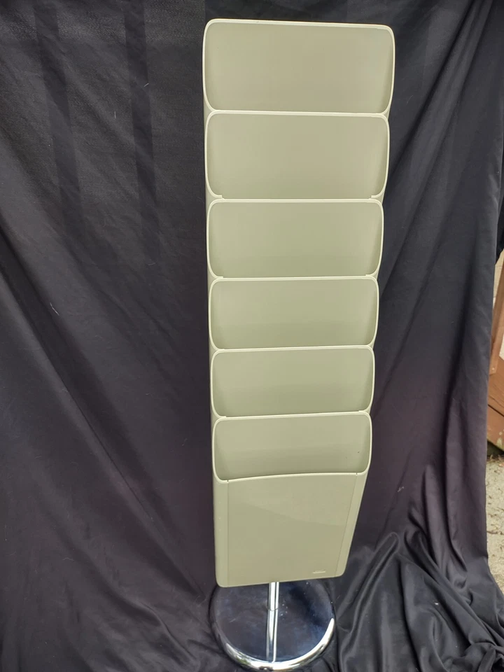 Soporte para cargador de pie Eldon blanco y cromado de colección de los años 80 ~ decoración de oficina Foto 2 de 4