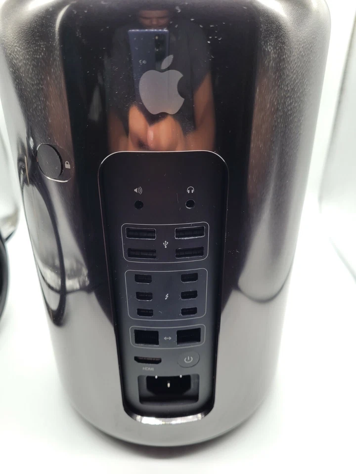 Apple Mac Pro 2013 12 Core 2.7GHz 32GB RAM 256GB SSD Dual D300 GPU - Image 2 of 3